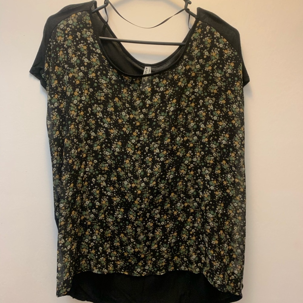 Women’s Size Medium Floral Print Shirt
